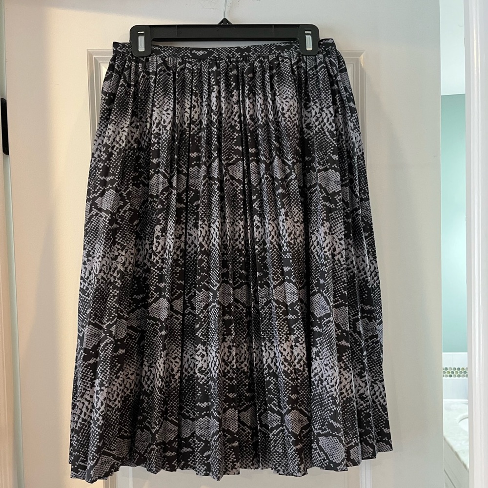 wrong side of right pleated skirt, size 2